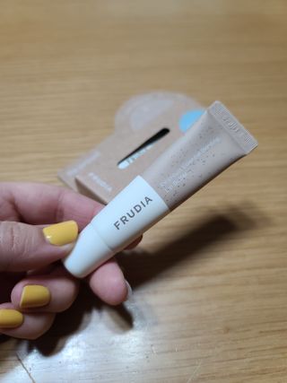 [후르디아] 올리브영 착한보습 비건 립버터 2종 — 5점을 준 리뷰어가 2023년 1월 올린 사용 사진