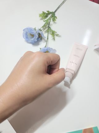 프리마인 선크림만 바꿨을 뿐인데 매일 물 2L챙겨먹고 기초케어 완벽하게 한 물빛피부 완성,셀라브UV프로텍터 — 5점을 준 리뷰어가 2023년 7월 올린 사용 사진