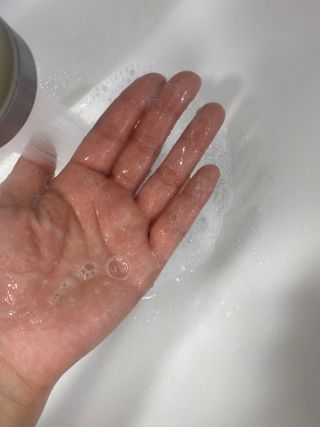 프리마인 더이상 뻣뻣하고 효과없는 탈모샴푸는 NO. 근본부터 케어하는 셀베이스 그린티샴푸(500ml) — 5점을 준 리뷰어가 2023년 1월 올린 사용 사진