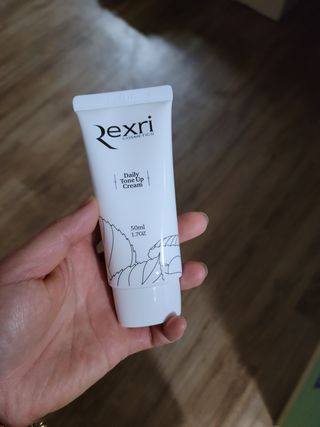 렉스리 데일리 톤업 크림 Rexri Daily Tone Up Cream — 5점을 준 리뷰어가 2022년 9월 올린 사용 사진