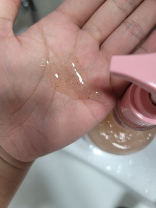 벨먼 내추럴스파 수분광채 스크럽 바디워시 600ml 5종 — 5점을 준 리뷰어가 2022년 5월 올린 사용 사진