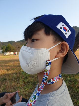 [숨그림]  덴탈마스크 짱구 우리아이 그리고 내가 쓰는 믿을수있는 케릭터 마스크  16종 — 5점을 준 리뷰어가 2021년 11월 올린 사용 사진