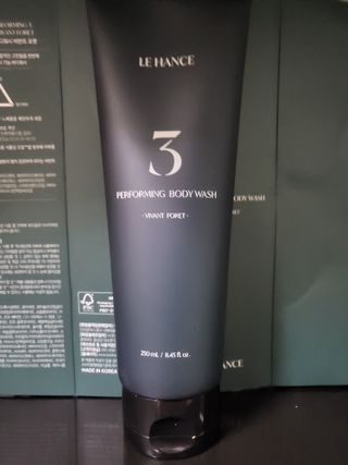 르핸스 퍼포밍 3 바디워시 비반트포렛/베티버포그 — 4점을 준 리뷰어가 2023년 2월 올린 사용 사진