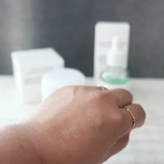 [녹산] 그린 솔루션 멀티 수분 앰플 + 그린 솔루션 멀티 수분크림 — 5점을 준 리뷰어가 2022년 10월 올린 사용 사진