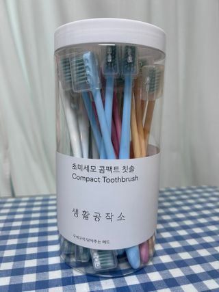 생활공작소 [네이버구매평] 미세모 콤팩트 칫솔 부드러운칫솔 치과칫솔 교정용 24개 — 5점을 준 리뷰어가 2025년 5월 올린 사용 사진