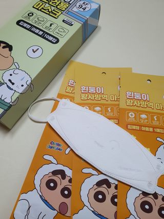 [숨그림]  덴탈마스크 짱구 우리아이 그리고 내가 쓰는 믿을수있는 케릭터 마스크  16종 — 5점을 준 리뷰어가 2021년 10월 올린 사용 사진