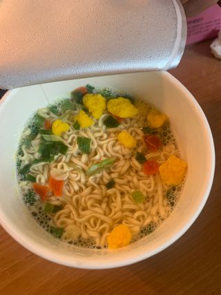 NISSIN 닛신 컵누들  4종 - 씨푸드오리지날, 씨푸드 스파이시, 씨푸드 커리, 씨푸드 XO소스 — 3점을 준 리뷰어가 2023년 1월 올린 사용 사진