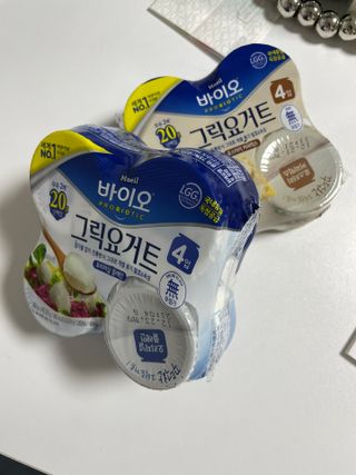 매일바이오 그릭요거트 오리지널 플레인 4개, 로스터리 커피믹스 4개 — 4.5점을 준 리뷰어가 2021년 12월 올린 사용 사진