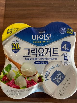 매일바이오 그릭요거트 오리지널 플레인 4개, 로스터리 커피믹스 4개 — 4.5점을 준 리뷰어가 2021년 12월 올린 사용 사진