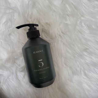 르핸스 퍼포밍 5 샴푸 비반트 포렛/베티버 포그 — 5점을 준 리뷰어가 2023년 2월 올린 사용 사진