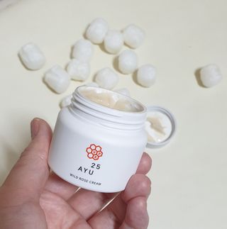 AYU25[아유트웬티파이브]다마스크로즈워터 베이스 천연 수분 촉촉 크림 — 4.5점을 준 리뷰어가 2021년 4월 올린 사용 사진