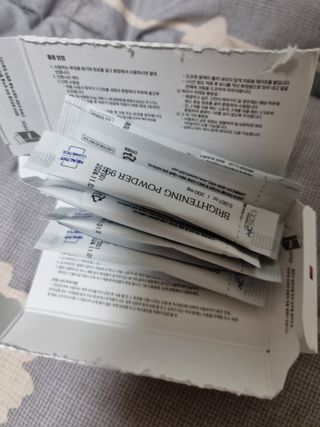 [ 유니자르 ] 미백의 끝판왕 = 브라이트닝99 + 나이아신아마이드100 — 5점을 준 리뷰어가 2022년 1월 올린 사용 사진
