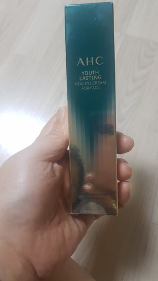[NEW 탄력유턴 아이크림] AHC 유스 래스팅 리얼 아이크림 포 페이스 — 5점을 준 리뷰어가 2021년 1월 올린 사용 사진