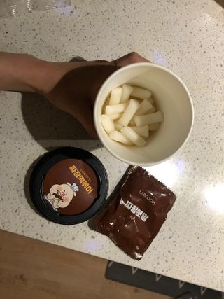 유비쿡 컵떡볶이 매운컵떡볶이2개/ 짜장컵떡볶이 2개  총 4개세트 — 4.5점을 준 리뷰어가 2021년 4월 올린 사용 사진