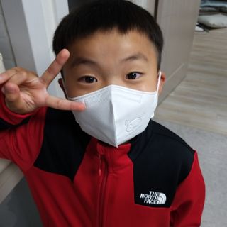 [숨그림]  덴탈마스크 짱구 우리아이 그리고 내가 쓰는 믿을수있는 케릭터 마스크  16종 — 5점을 준 리뷰어가 2021년 10월 올린 사용 사진