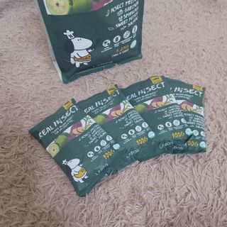 [푸디웜] 라포그  리얼인섹트 웨이트밸런스 저알러지 강아지 사료  1.2KG — 4.5점을 준 리뷰어가 2021년 7월 올린 사용 사진