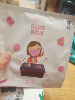 [블루 본 아이노우] 유아용 컬러마스크 40 PCS SET 2중 택 1 — 5점을 준 리뷰어가 2021년 4월 올린 사용 사진