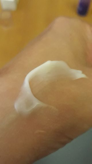 바르셀 주름개선 리프팅 영양크림 인텐시브 리포좀 더블크림-C2 50ml — 4점을 준 리뷰어가 2021년 11월 올린 사용 사진