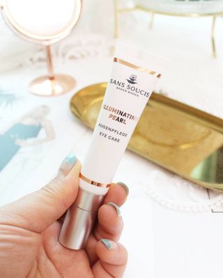 산수시 일루미네이팅 펄 영양 다크서클 스틱 아이 크림 케어 15ml — 5점을 준 리뷰어가 2021년 6월 올린 사용 사진