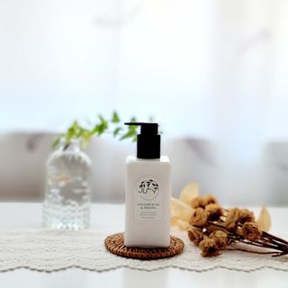 줄라이 모닝 _ JULY MORNING 줄라이모닝 하이드레이팅 퍼퓸드 바디앤핸드 에멀젼 — 5점을 준 리뷰어가 2021년 9월 올린 사용 사진