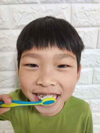 치과에서 쓰는 치약 _ 라벨제로 저불소 꼬마, 키즈, 유아, 베이비, 주니어 안전한 어린이치약 — 5점을 준 리뷰어가 2022년 11월 올린 사용 사진