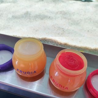 [후르디아] 올리브영 꿀과즙 립밤 2종 (블루베리/석류) — 5점을 준 리뷰어가 2021년 11월 올린 사용 사진