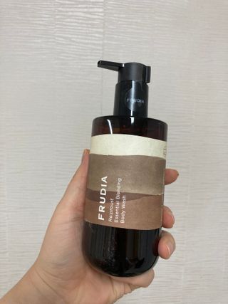 틱톡 [후르디아] 올리브영 아로마 비건 바디워시1종+바디로션1종 (그리너리) — 5점을 준 리뷰어가 2022년 11월 올린 사용 사진