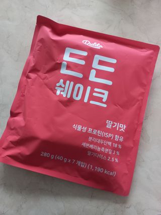 [덜다] 든든 식물성 단백질 쉐이크 40g X 7입 (곡물/딸기) — 5점을 준 리뷰어가 2023년 8월 올린 사용 사진
