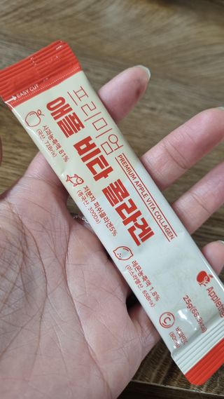 소담스퀘어 상암 [애플트리] 프리미엄 애플 비타 콜라겐 — 5점을 준 리뷰어가 2022년 12월 올린 사용 사진