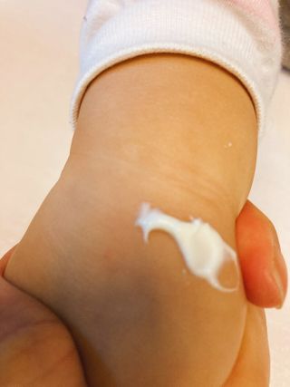 mom e 맘이 내추럴 베이비 케어 크림+바디오일 — 5점을 준 리뷰어가 2021년 1월 올린 사용 사진