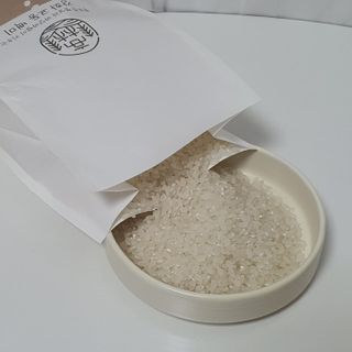 고림상점 풍부한 햇살과 바닷바람이 키우는 강화 교동 쌀 [백미1kg, 현미 1kg] 세트 — 5점을 준 리뷰어가 2021년 12월 올린 사용 사진