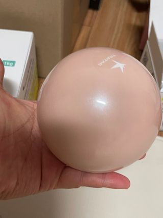 트라택 쿠셔닝 웨이트볼 0.5kg + 1kg SET — 3점을 준 리뷰어가 2022년 4월 올린 사용 사진