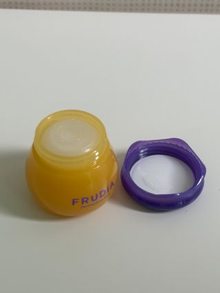 틱톡 [후르디아] 튼입술해결템 올리브영 블루베리 하이드레이팅 허니 립밤 — 4점을 준 리뷰어가 2024년 3월 올린 사용 사진