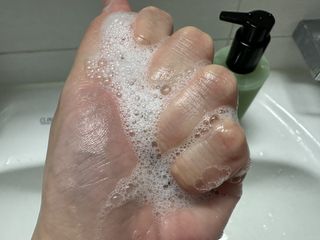 프리마인 메이크업과 들뜨는 각질까지 한방에 깐달걀로! 순하기까지한 셀베이스 그린티클렌저(200ml) — 4점을 준 리뷰어가 2023년 3월 올린 사용 사진