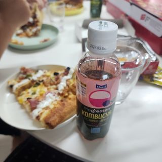 더그레잇티 콤부차 [매일유업] 더그레잇티 44kcal 콤부차 300ml *12개입 (오리지널 6개+베리리치 6개) — 4점을 준 리뷰어가 2023년 8월 올린 사용 사진