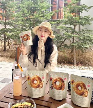 CJ올리브영 베리 & 체리 프로틴 베이글칩 / 치즈 & 복숭아 프로틴 베이글칩 — 5점을 준 리뷰어가 2023년 4월 올린 사용 사진