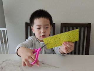 3M 스카치 어린이 양손 가위 블루/핑크색상 + 어린이 양면테이프 — 5점을 준 리뷰어가 2024년 3월 올린 사용 사진