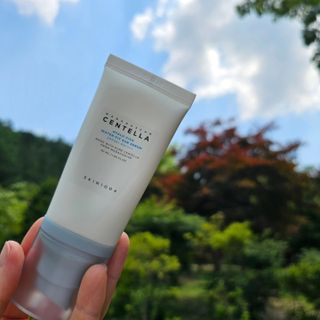 [스킨1004] 마다가스카르 센텔라 히알루-시카 워터핏 선세럼 50ml — 5점을 준 리뷰어가 2024년 6월 올린 사용 사진