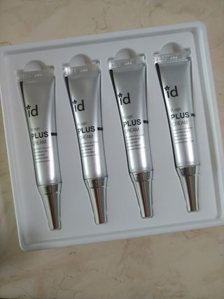 아이디플라코스메틱 아이디 브이로직 플러스 크림 15ml X 4EA — 5점을 준 리뷰어가 2022년 1월 올린 사용 사진