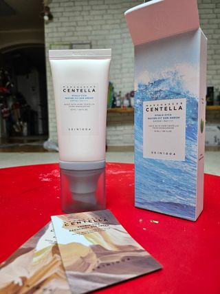 [스킨1004] 마다가스카르 센텔라 히알루-시카 워터핏 선세럼 50ml — 5점을 준 리뷰어가 2024년 5월 올린 사용 사진