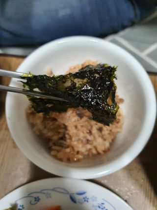 [해림맛김] 들기름에 구운 바삭바삭 김 4종 세트 + 1종 랜덤발송 총5개입 — 5점을 준 리뷰어가 2021년 2월 올린 사용 사진