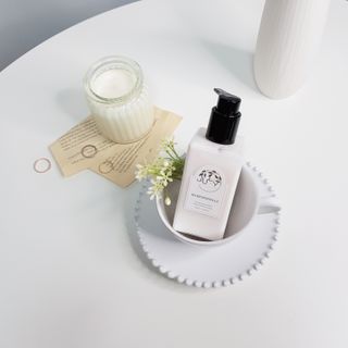 줄라이 모닝 _ JULY MORNING 줄라이모닝 하이드레이팅 퍼퓸드 바디앤핸드 에멀젼 — 5점을 준 리뷰어가 2021년 10월 올린 사용 사진