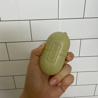 제이제이바이오 허브마사지바 올인원 알약비누 — 5점을 준 리뷰어가 2022년 1월 올린 사용 사진