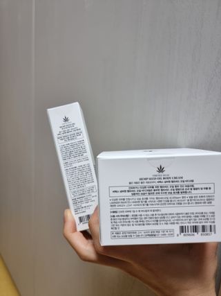 버텍스넘버원 버텍스 넘버원 햄프씨드오일 핸드밤, 바디크림 — 5점을 준 리뷰어가 2022년 3월 올린 사용 사진