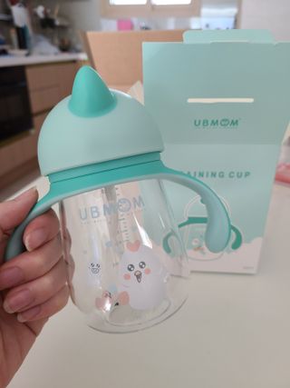 유비맘 트라이탄 코니빨대컵_컬러 랜덤 발송 — 5점을 준 리뷰어가 2021년 3월 올린 사용 사진