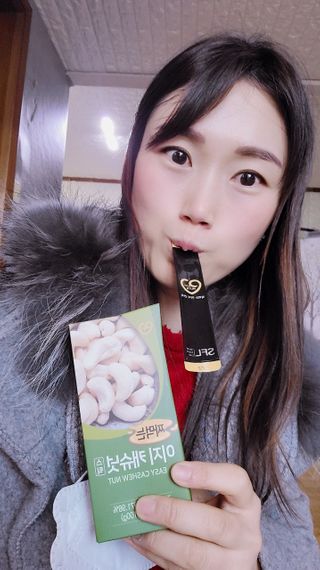 짜먹는 이지견과 짜먹는 이지아몬드, 짜먹는 이지허니피넛, 짜먹는 이지캐슈넛 각 10g X  10포 — 4.5점을 준 리뷰어가 2021년 2월 올린 사용 사진