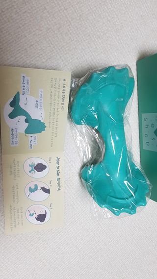 힐니스북 [힐마이넥]   거북목 통증완화를 위한 휴대용 목 안마기 — 4점을 준 리뷰어가 2022년 12월 올린 사용 사진