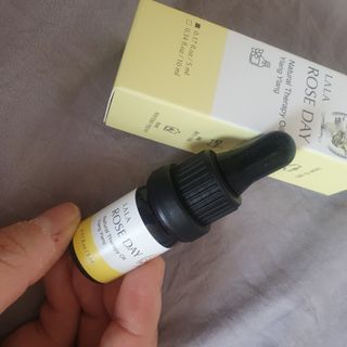 라라로즈데이 시즌2 천연 아로마오일 Y존 케어 속옷향수 이너퍼퓸 5ml  여성의 자존감을 UP시키자 — 5점을 준 리뷰어가 2021년 10월 올린 사용 사진