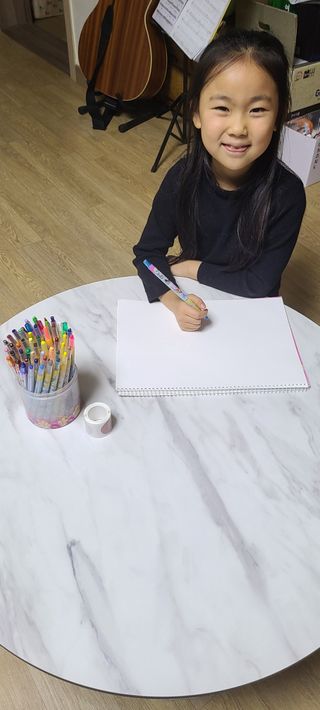상상e상 아델라 LPM 원형 접이식테이블 — 5점을 준 리뷰어가 2021년 12월 올린 사용 사진