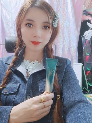 [NEW 탄력유턴 아이크림] AHC 유스 래스팅 리얼 아이크림 포 페이스 — 5점을 준 리뷰어가 2021년 3월 올린 사용 사진